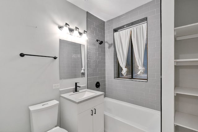 918 W Sunnyside Ave Unit 1B, Chicago, IL 60640 - full bathroom with vanity and shower / tub combination