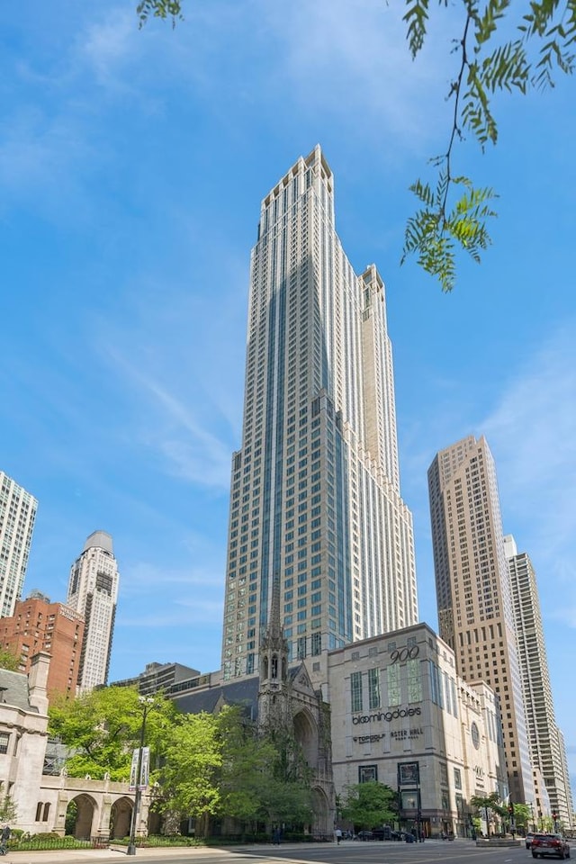 132 E Delaware Pl Unit 5504, Chicago, IL 60611 - view of building exterior with a city view