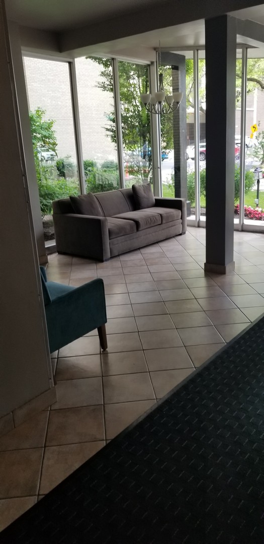 6300 N Sheridan Rd Unit 107, Chicago, IL 60660 - view of common area