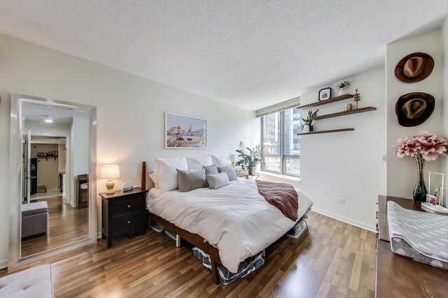 400 N La Salle Dr Unit 1607, Chicago, IL 60654 - bedroom featuring wood finished floors and a textured ceiling