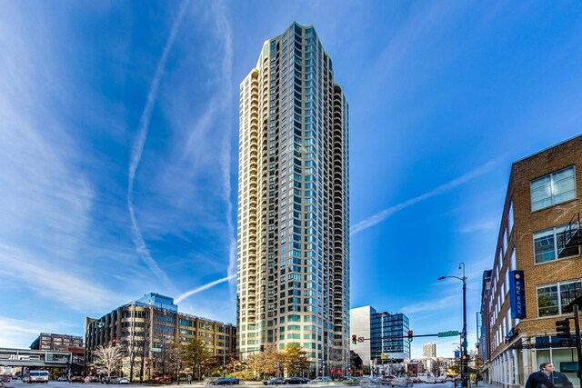 400 N La Salle Dr Unit 1607, Chicago, IL 60654 - view of property featuring a city view