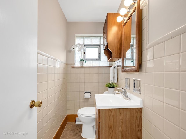 4220 Maple Ave, Brookfield, IL 60513 - half bath with tile walls and vanity