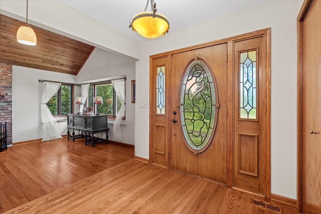 13302 Archer Ave, Lemont, IL 60439 - entrance foyer featuring light wood finished floors and vaulted ceiling