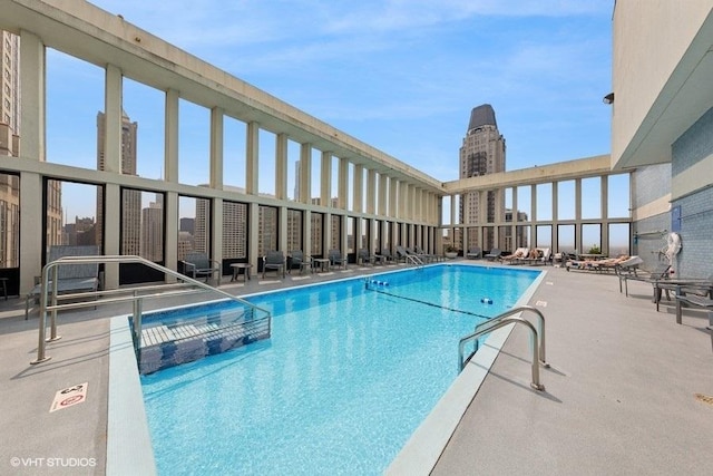 100 E Walton St Unit 40A, Chicago, IL 60611 - view of community pool