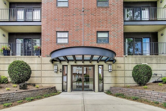 110 S Evergreen Ave Unit 4Cs, Arlington Heights, IL 60005 - entrance to property featuring brick siding and a balcony