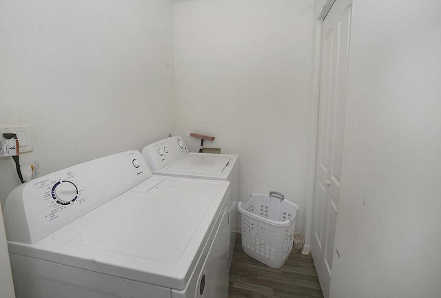 1400 Maple Ln, Marseilles, IL 61341 - laundry area featuring washer and clothes dryer and wood finished floors