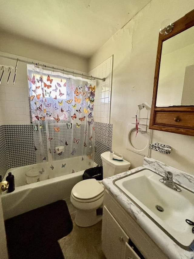 1027 Strawberry Ln, Belvidere, IL 61008 - bathroom featuring shower / bath combo with shower curtain and vanity
