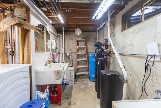 4265 Town Hall Rd, Belvidere, IL 61008 - unfinished below grade area with a water pressure tank, washer / clothes dryer, and a water softener system