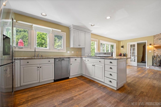 932 S Batavia Ave, Geneva, IL 60134 - kitchen with appliances with stainless steel finishes, dark wood-style floors, a peninsula, tasteful backsplash, and recessed lighting
