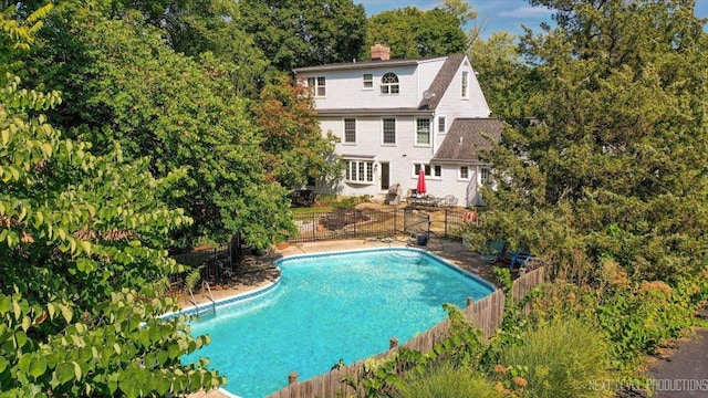 932 S Batavia Ave, Geneva, IL 60134 - view of pool with view of wooded area