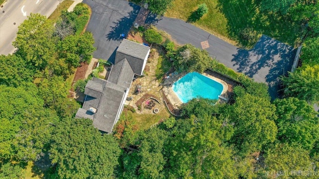 932 S Batavia Ave, Geneva, IL 60134 - drone / aerial view of a pool