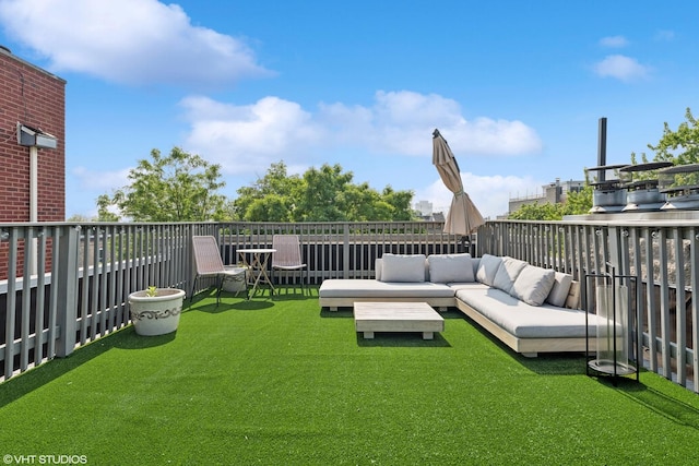 1051 N Hermitage Ave Unit 3, Chicago, IL 60622 - view of yard with an outdoor hangout area