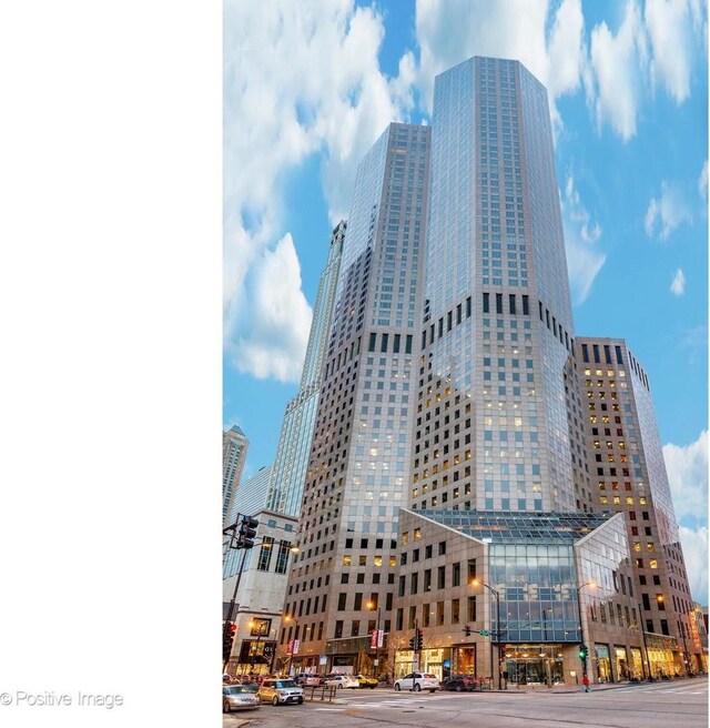 950 N Michigan Ave Unit 2901, Chicago, IL 60611 - view of building exterior with a city view