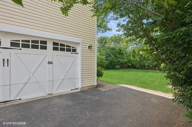 2236 Birchwood Ave, Wilmette, IL 60091 - garage with driveway
