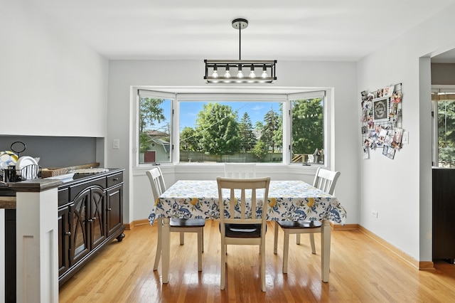 7855 Silver Ct, Orland Park, IL 60462 - dining space with light wood-style flooring and baseboards