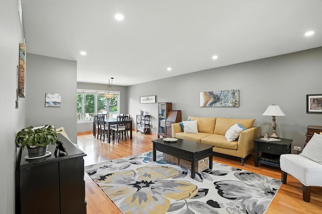 7855 Silver Ct, Orland Park, IL 60462 - living area featuring light wood-style floors and recessed lighting