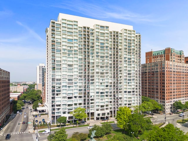 3200 N Lake Shore Dr N Unit 1910, Chicago, IL 60657 - view of property with a city view