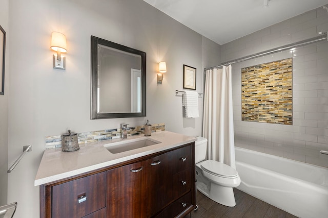 3200 N Lake Shore Dr N Unit 1910, Chicago, IL 60657 - full bath featuring vanity, wood finished floors, and shower / bath combo with shower curtain