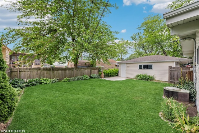 25 W Jeffery Ave, Wheeling, IL 60090 - view of fenced backyard