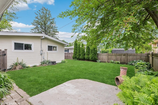 25 W Jeffery Ave, Wheeling, IL 60090 - fenced backyard with a patio