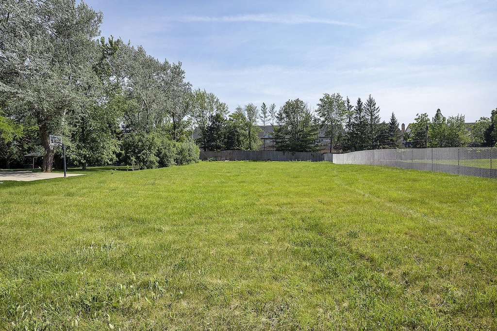 3303 Westview Dr, Northbrook, IL 60062