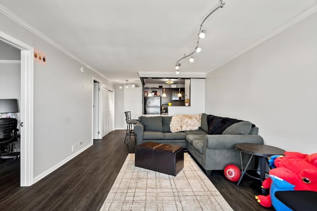 4343 N Clarendon Ave Unit 2309, Chicago, IL 60613 - living area featuring wood finished floors and ornamental molding