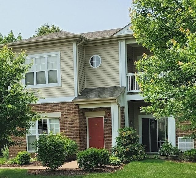 130 Clubhouse Ln Unit 029, Oswego, IL 60543 - view of front facade with brick siding, roof with shingles, and a balcony
