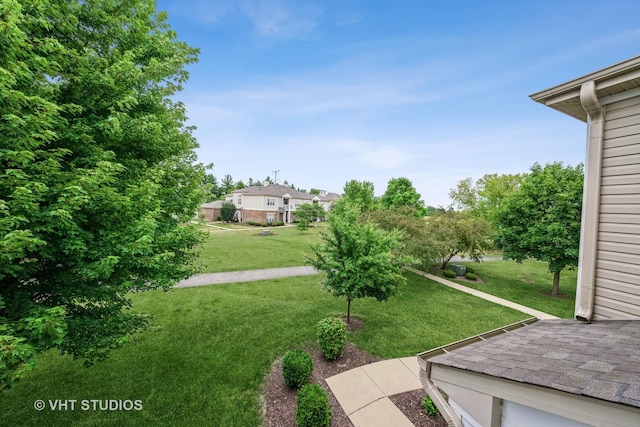 130 Clubhouse Ln Unit 029, Oswego, IL 60543 - view of green lawn