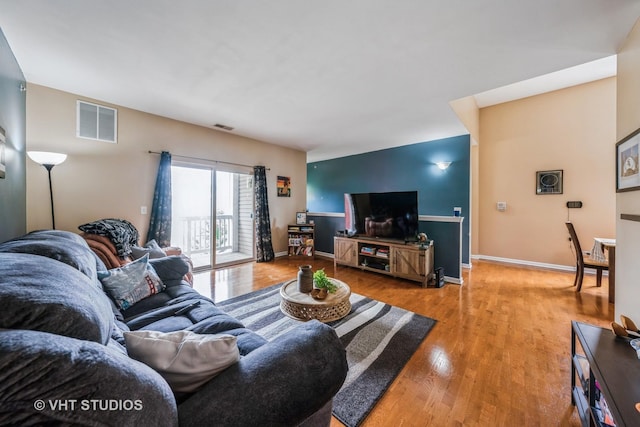 130 Clubhouse Ln Unit 029, Oswego, IL 60543 - living area featuring light wood-style floors and baseboards