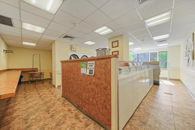 801 S Plymouth Ct Unit 602, Chicago, IL 60605 - welcome area with washing machine and dryer and a drop ceiling