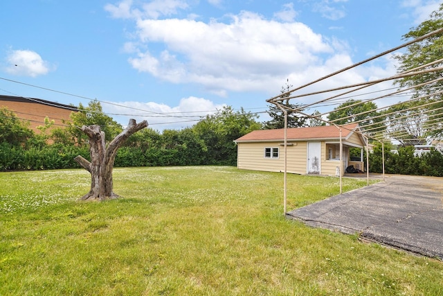 2727 Pauline Ave, Glenview, IL 60025 - view of grassy yard featuring an outbuilding