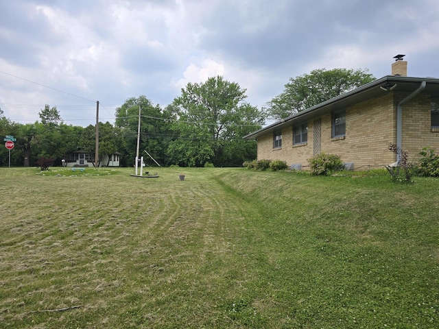 2916 School St, Rockford, IL 61101 - view of grassy yard