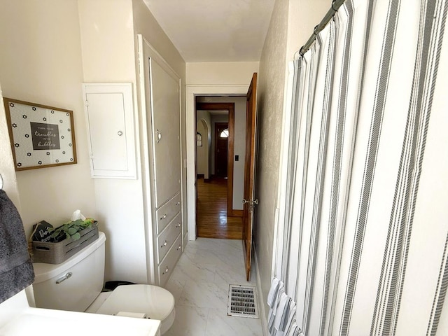 405 N Division Ave, Polo, IL 61064 - full bath with marble finish flooring and a shower with curtain