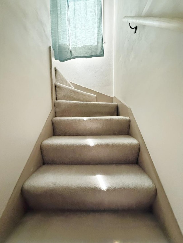 405 N Division Ave, Polo, IL 61064 - view of staircase