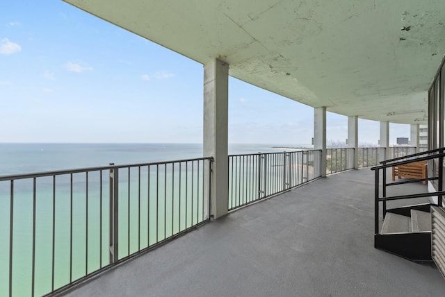 940 W Glenlake Ave Unit 24C, Chicago, IL 60660 - balcony with a water view