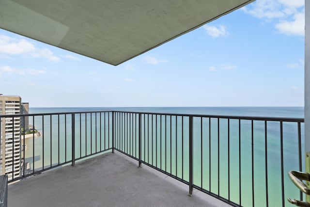 940 W Glenlake Ave Unit 24C, Chicago, IL 60660 - balcony with a water view