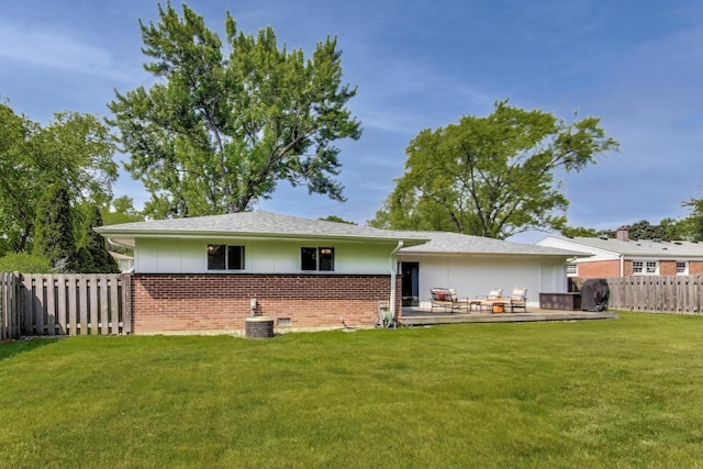 410 W Maude Ave, Arlington Heights, IL 60004 - back of property with brick siding and a fenced backyard