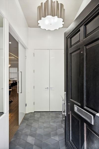 34 E Bellevue Pl, Chicago, IL 60611 - view of foyer