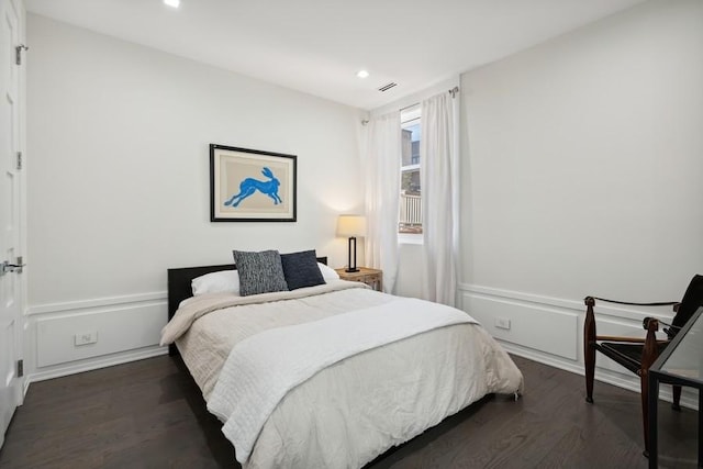 34 E Bellevue Pl, Chicago, IL 60611 - bedroom featuring wood finished floors and recessed lighting