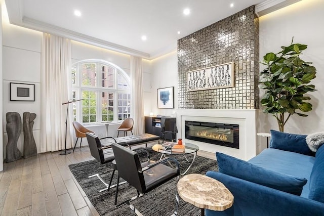 34 E Bellevue Pl, Chicago, IL 60611 - living area featuring crown molding, wood-type flooring, a glass covered fireplace, and recessed lighting