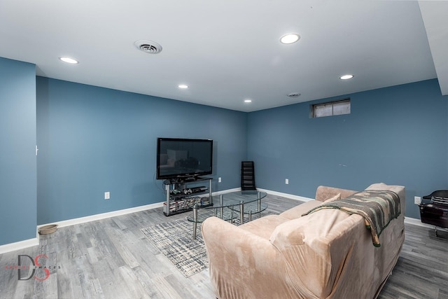 1410 James Ct, Ottawa, IL 61350 - living area featuring recessed lighting and wood finished floors