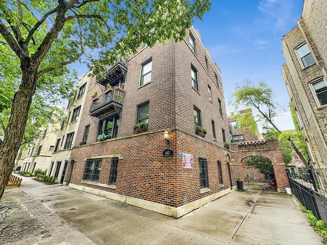 643 W Roscoe St Unit C1, Chicago, IL 60657 - view of building exterior