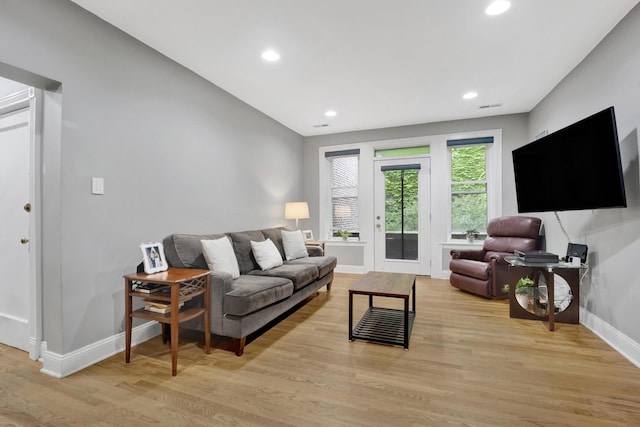 643 W Roscoe St Unit C1, Chicago, IL 60657 - living area with light wood finished floors and recessed lighting