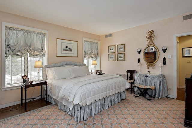 531 N Mayflower Rd Unit 531, Lake Forest, IL 60045 - bedroom featuring baseboards