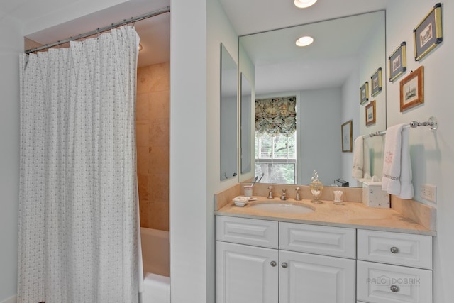531 N Mayflower Rd Unit 531, Lake Forest, IL 60045 - bathroom with vanity, shower / bath combo with shower curtain, and recessed lighting