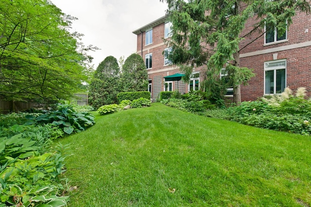 531 N Mayflower Rd Unit 531, Lake Forest, IL 60045 - view of grassy yard