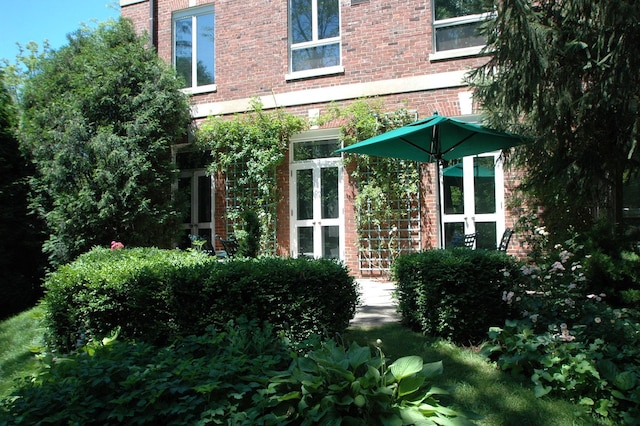 531 N Mayflower Rd Unit 531, Lake Forest, IL 60045 - rear view of house with brick siding