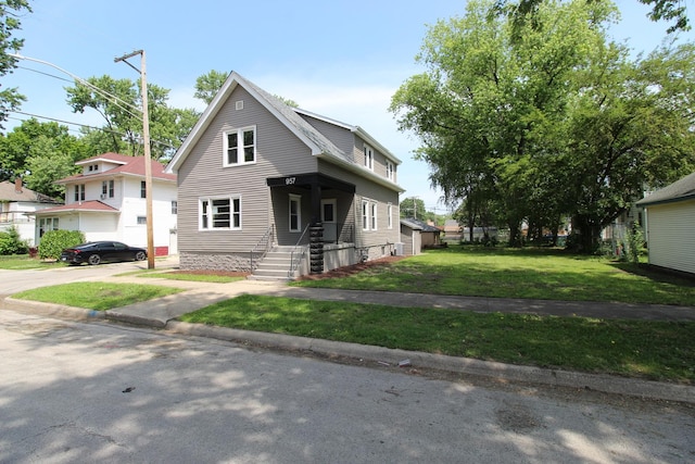 957 E Eagle St, Kankakee, IL 60901 - view of front of house with a front lawn