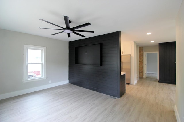 957 E Eagle St, Kankakee, IL 60901 - unfurnished living room featuring light wood-style flooring, ceiling fan, and recessed lighting