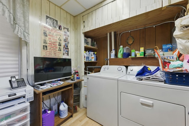 1448 W Taylor St, Chicago, IL 60607 - laundry area featuring washing machine and dryer and light wood finished floors